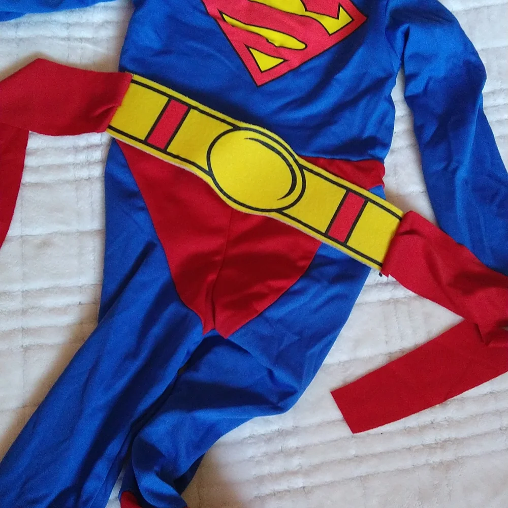 Size 2-4 Superman Costume (Ages1-2)